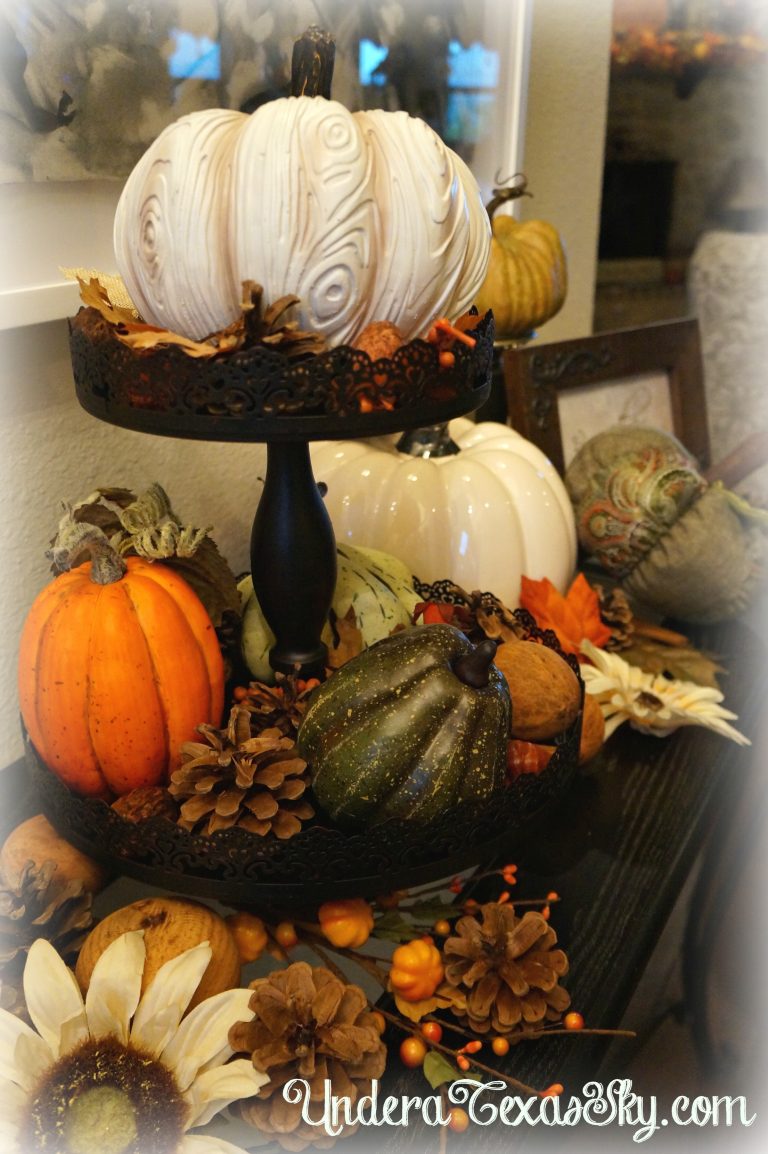 Fall Accent Table Decor Under a Texas Sky
