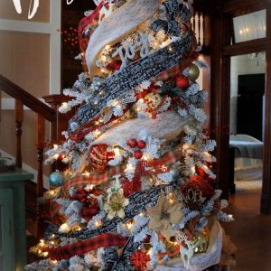 Rustic Christmas Tree Decor
