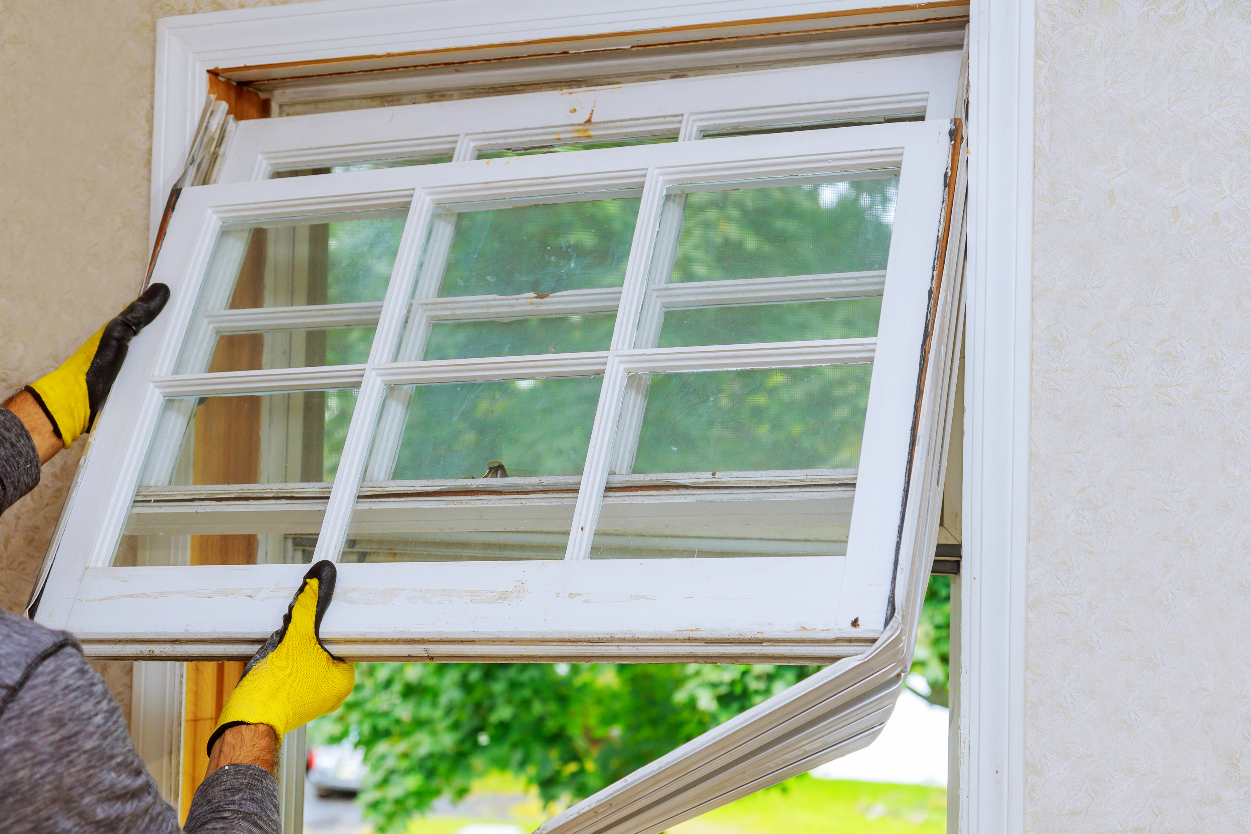 Should Your Repair or Replace Your Windows